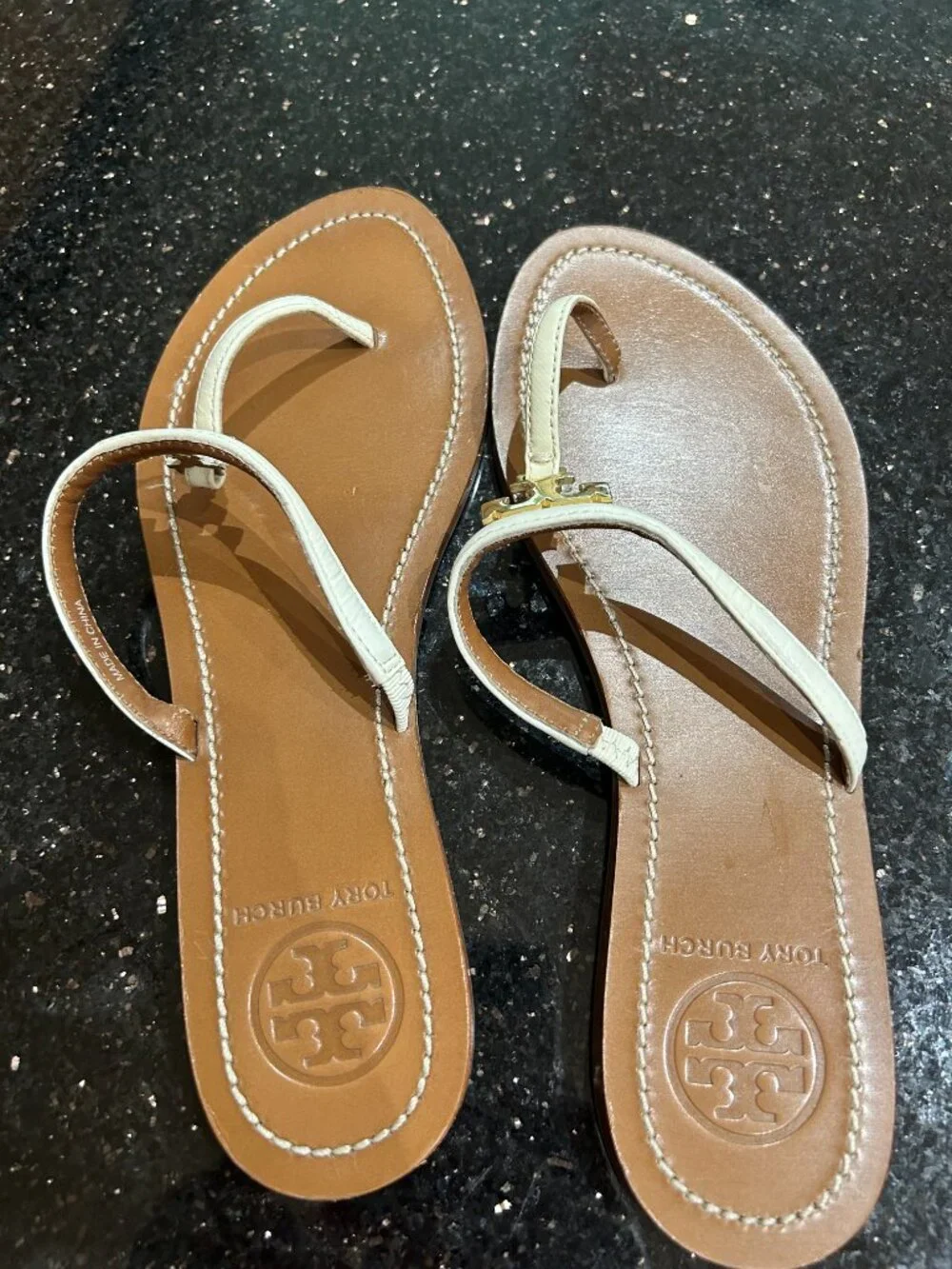 White Tory Burch thong sandals size 7 like new